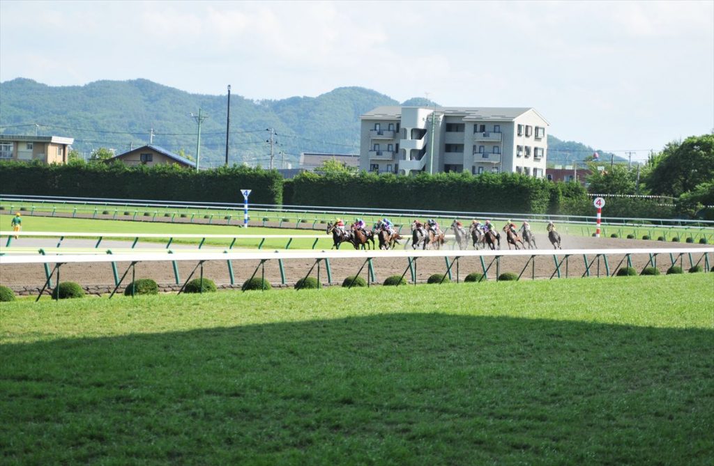 競馬好きなら見逃せない！春競馬が開催