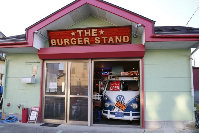 ブラックバーガーが話題のハンバーガーショップ The Burger Stand 福島trip