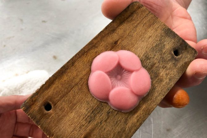 和菓子の街で大人も子供も楽しめる和菓子づくりを体験してみた！