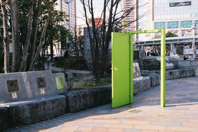 郡山駅にある「緑の扉」、人気J-POPグループGReeeeNが込めた想いとは