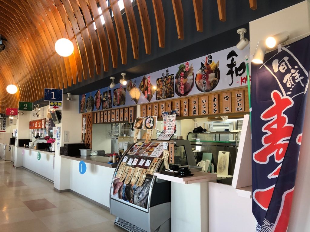 道の駅よつくら港店内