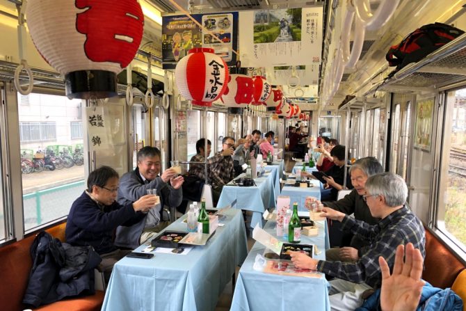 【金水晶ツアー完結編】飯坂線を走る貸切列車で、田植えした酒米からできたお酒を堪能！