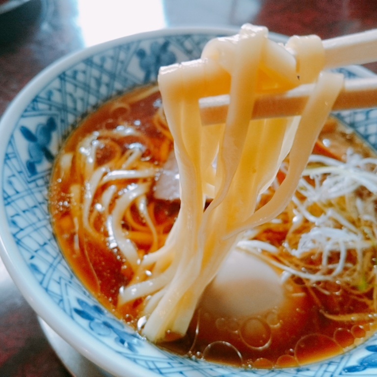 生醤油らぁめんの麺